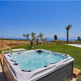 3 bedroom villa with infinity pool and jacuzzi, Scopello, sleeps 5-6